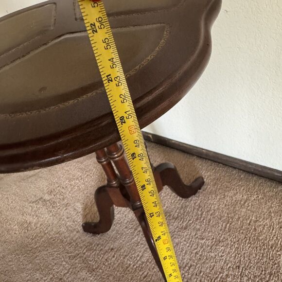 Vintage Mid-Century Solid Mahogany Tooled Leather Top Cloverleaf Side Table - Picture 7 of 9